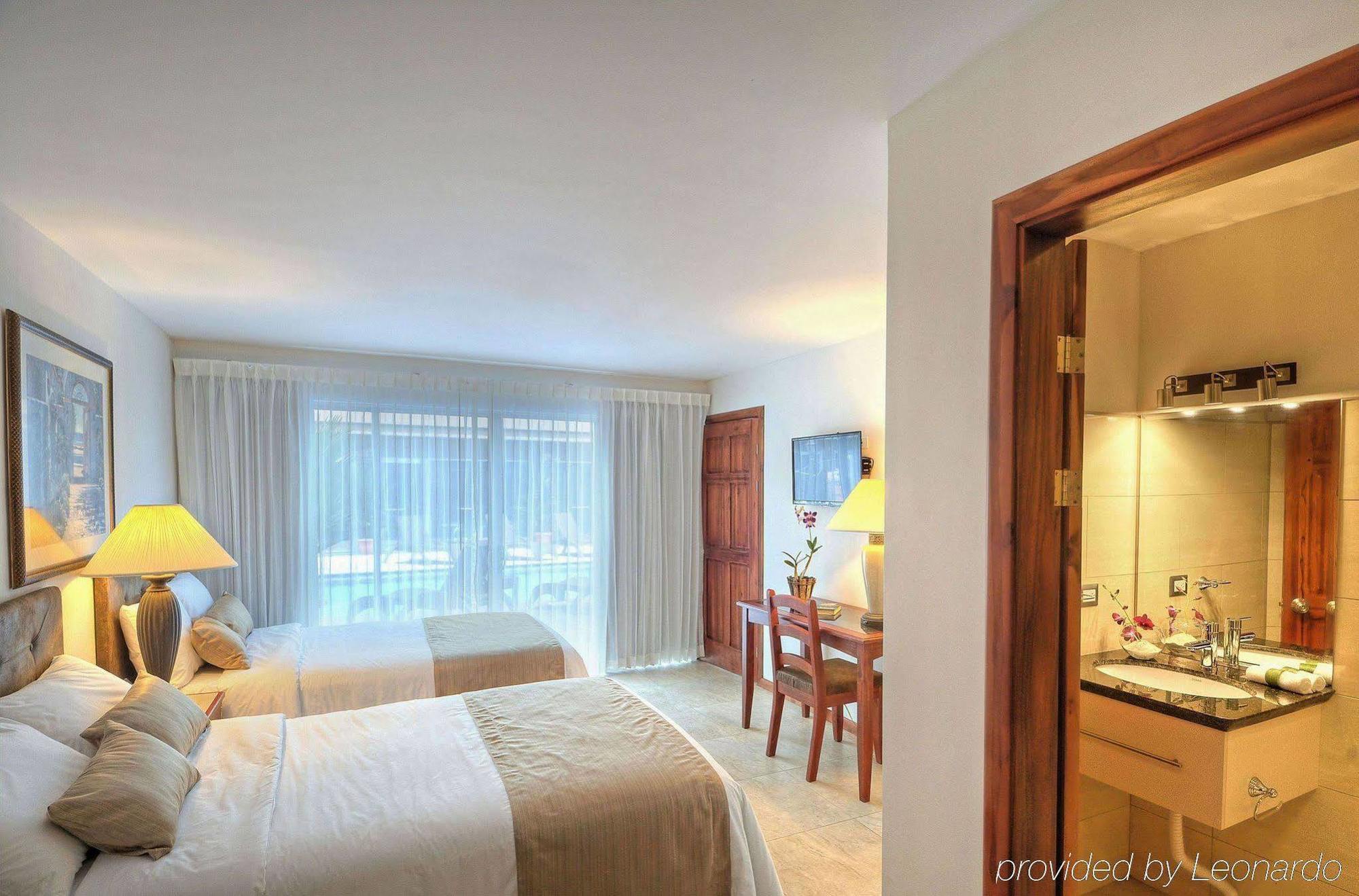 Beachfront Hotel Tramonto 자코 외부 사진