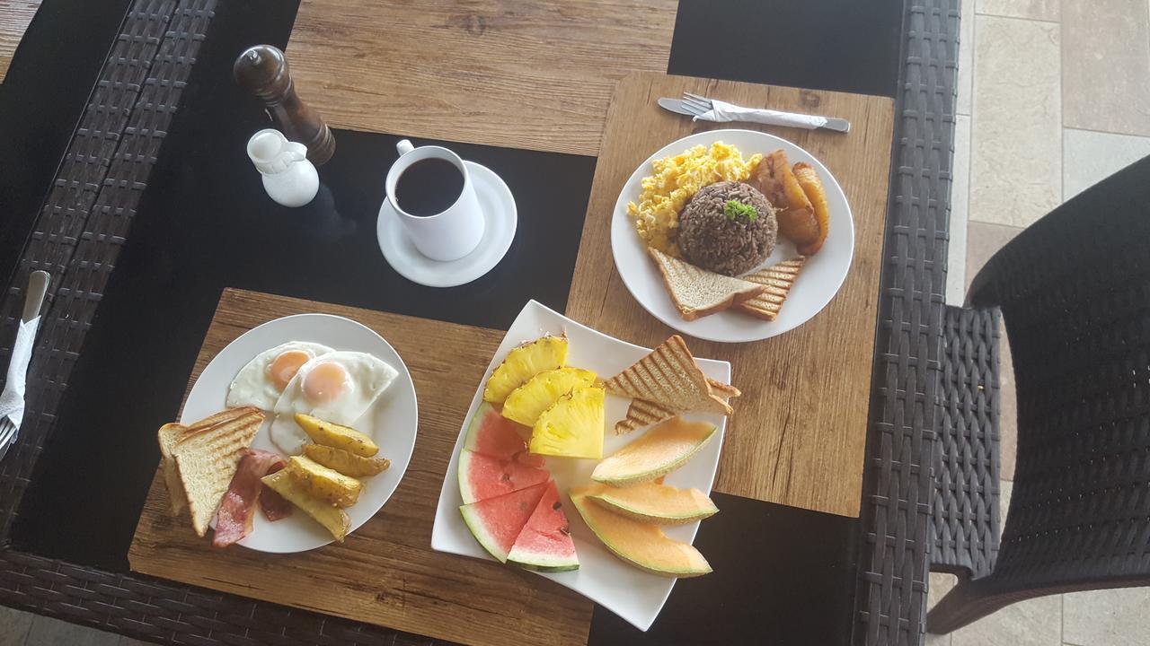 Beachfront Hotel Tramonto 자코 외부 사진