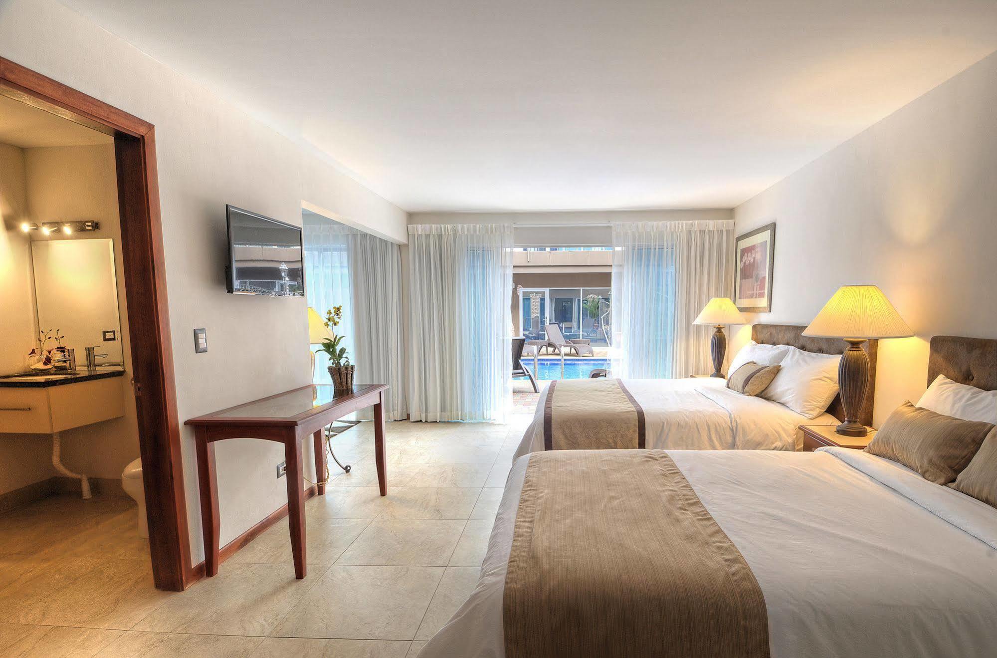 Beachfront Hotel Tramonto 자코 외부 사진