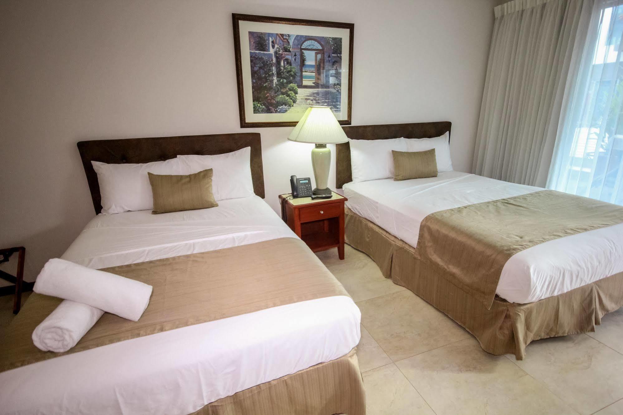 Beachfront Hotel Tramonto 자코 외부 사진