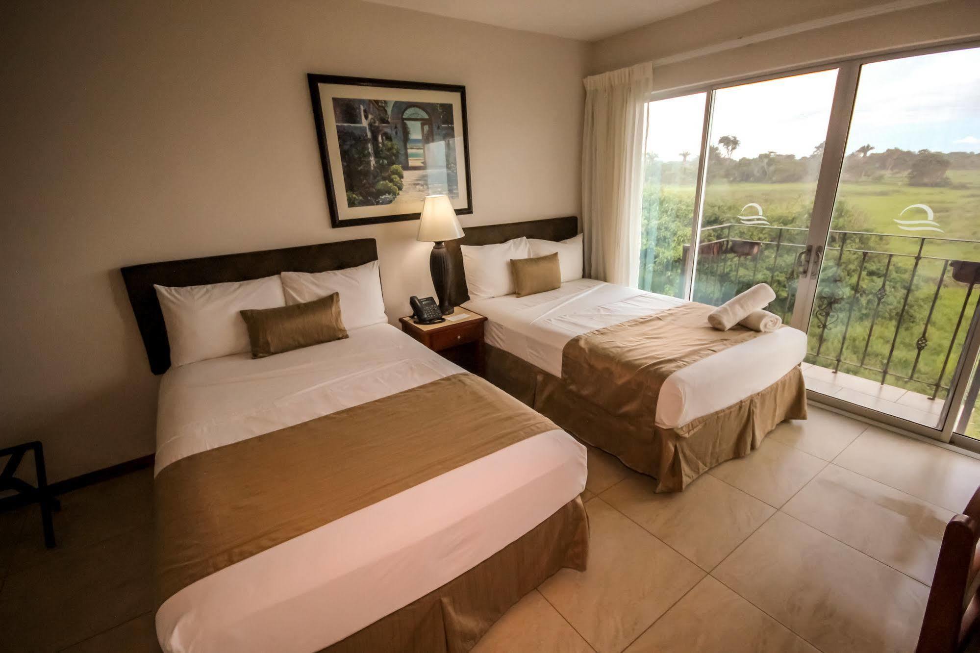 Beachfront Hotel Tramonto 자코 외부 사진