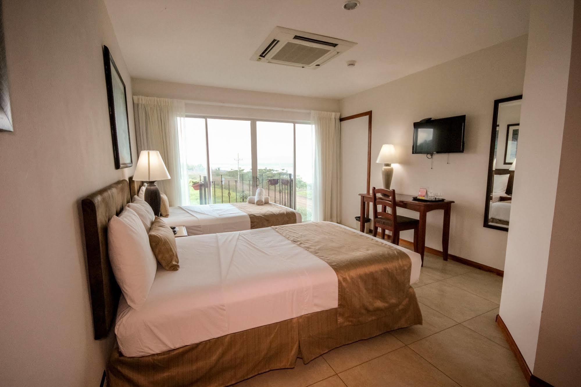 Beachfront Hotel Tramonto 자코 외부 사진