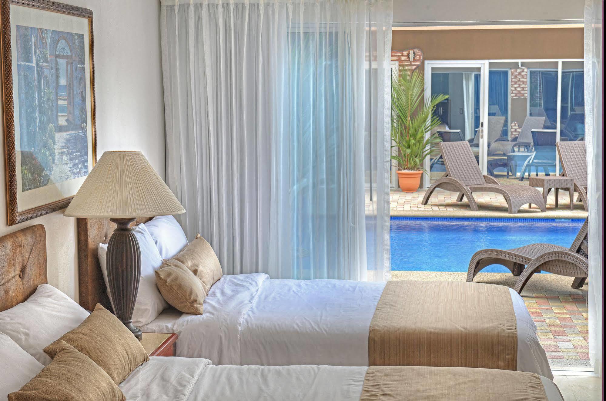 Beachfront Hotel Tramonto 자코 외부 사진